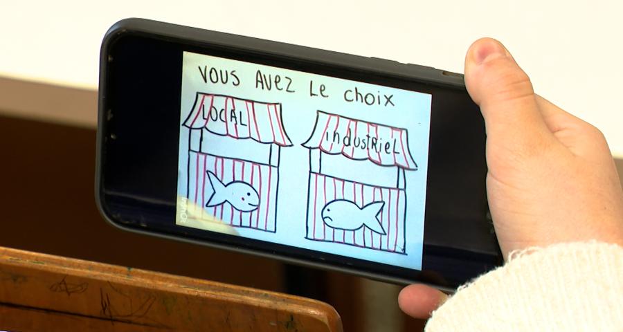 Des élèves de l'Athénée Léonie de Waha sensibilisent à la surpêche