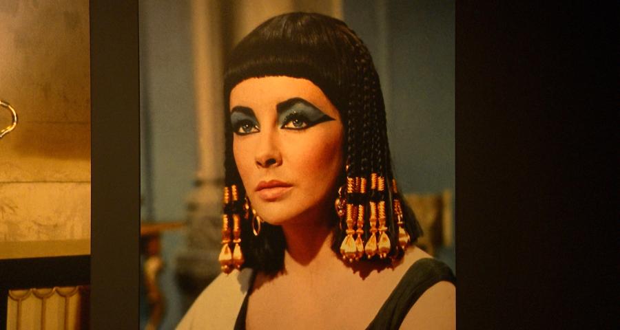 Cléopâtre Superstar à Liège-Guillemins