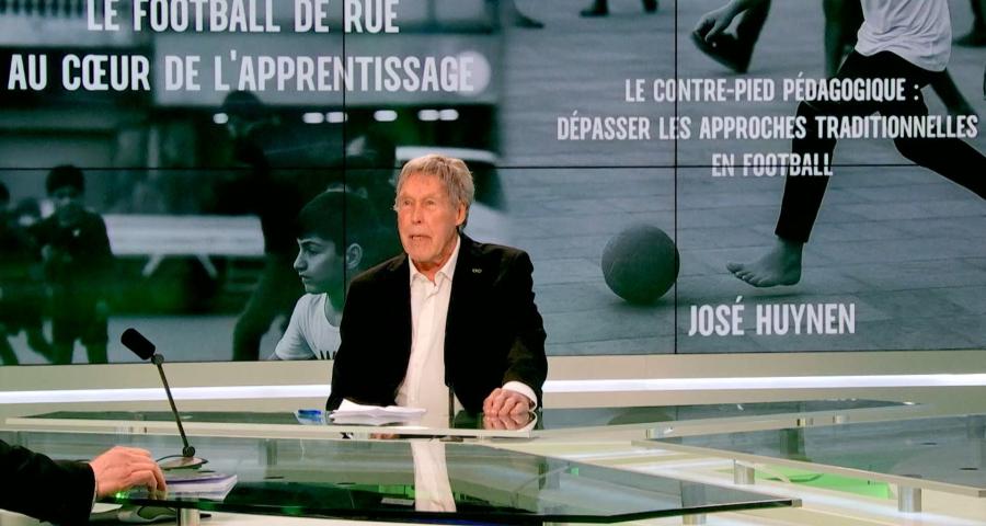 José Huynen partage sa vision du foot dans son livre