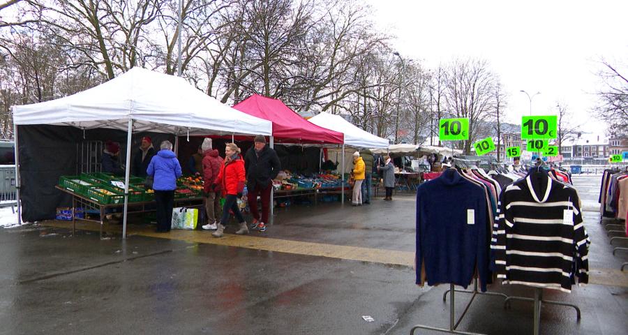 Le marché de Chênée tourne au ralenti sous le froid hivernal