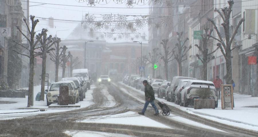 La neige annoncée est là, et pour plusieurs heures !