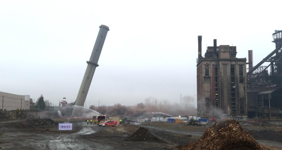Des images impressionnantes: deux tours du HFB d'Ougrée dynamitées ce matin