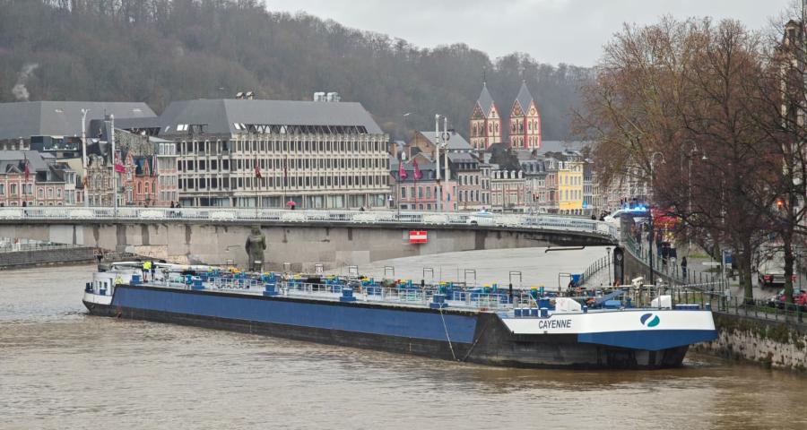 Une péniche heurte à nouveau le pont des Arches