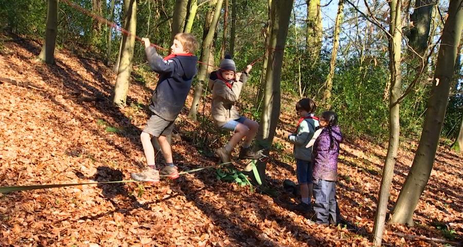 Un stage Koh Lanta pour les jeunes dans les bois