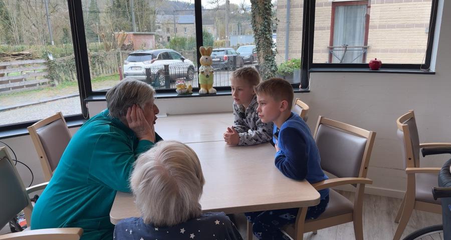 Rencontre intergénérationnelle pour la journée du pyjama