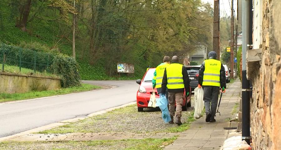 Grand nettoyage à Trooz : citoyens et réfugiés à l’unisson