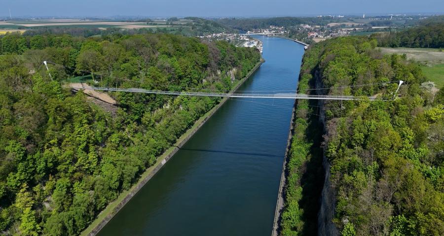 La passerelle de Caster à 55m de haut pour relier Bassenge à Visé et Maastricht
