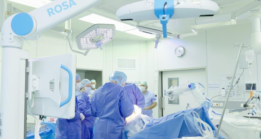 Un robot d'assistance pour les poses de prothèses de genou