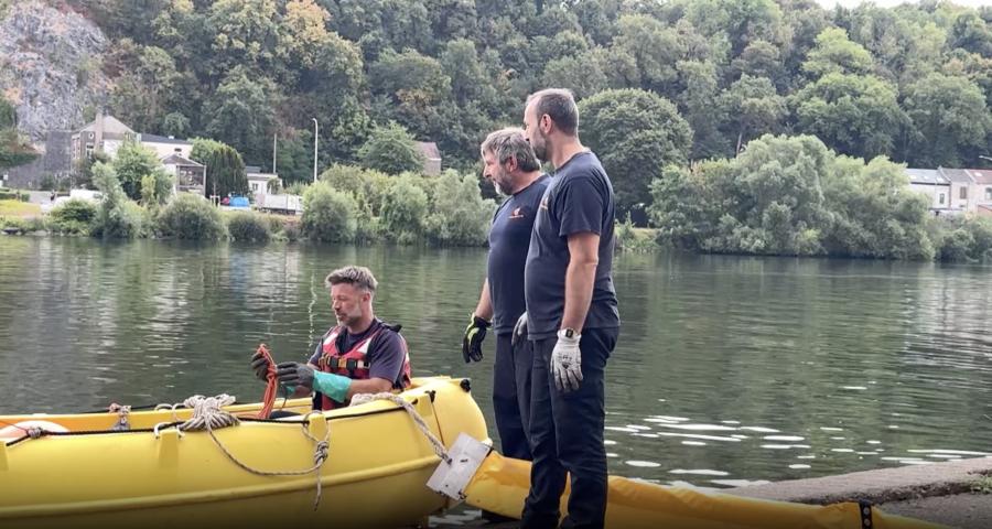 Pollution aux hydrocarbures : le nettoyage de la Meuse s'annonce compliqué