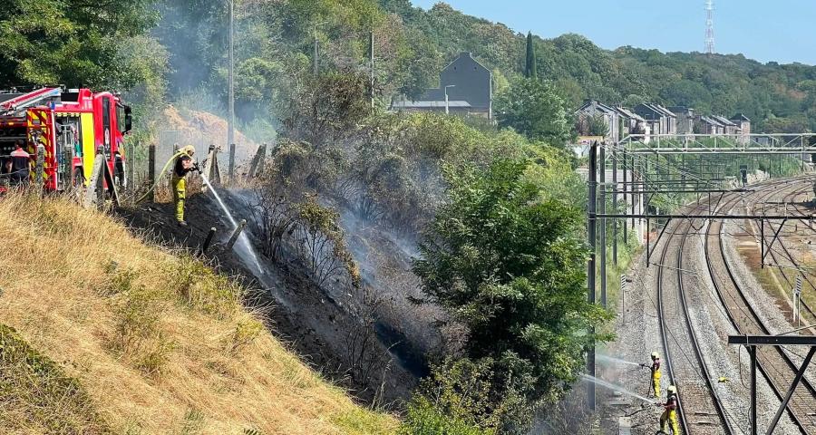 Engis : incendie d'un espace boisé