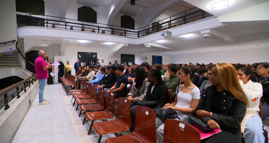 Enseignement: rentrée particulière dans le secondaire, après 3 mois de vacances