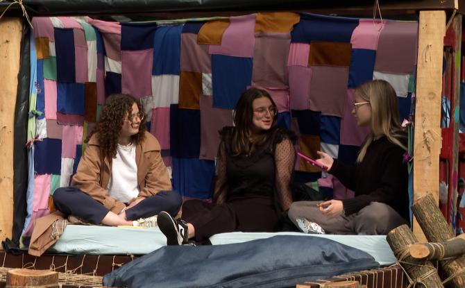 "Cabanes" une expo par des étudiants et professeurs de l'ESA Saint-Luc